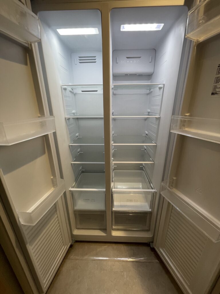 MAXZEN マクスゼン 430L 2ドア冷凍冷蔵庫（ファン式）の中